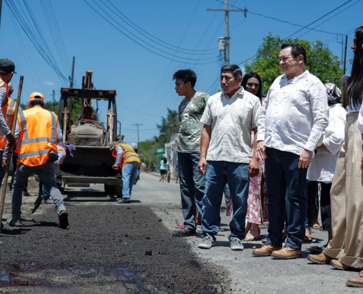 Gobernador Joaquín Díaz Mena supervisa avances en obras viales Izamal-Cacalchén y Citilcum-Hoctún.