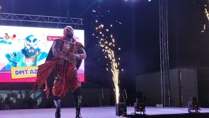 La joya más preciada de la lucha libre, DMT Azul, hacía su arribo al cuadrilátero.