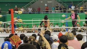 La emoción estalló en el Poliforum Zamná con una espectacular función durante el exitoso retorno de la Lucha Libre en Mérida, dejando al público con ganas de más.
