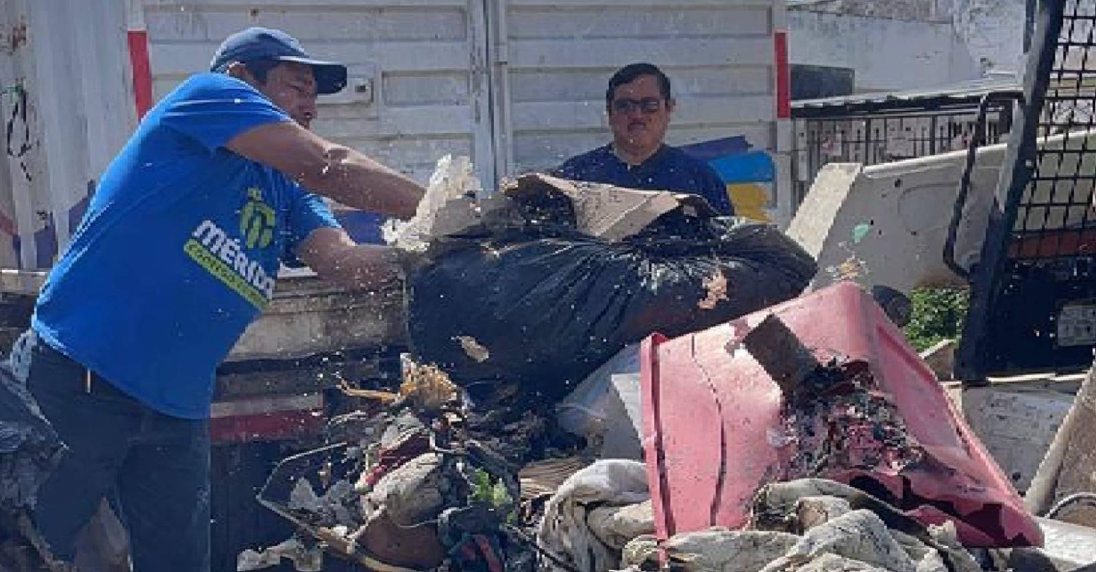 Ayuntamiento retiró grandes toneladas de residuos en predio de Mérida
