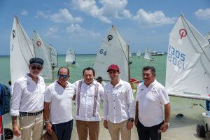 El Gobernador Joaquín Díaz Mena y Rommel Pacheco dan el banderazo de salida en Telchac Puerto, marcando el inicio oficial de la Olimpiada Nacional 2025 en Yucatán.