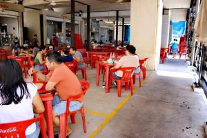 Las mejoras de los mercados con las brigadas especiales contemplan, limpieza profunda y reparaciones en el Mercado de Chuburná, beneficiando a locatarios y clientes.