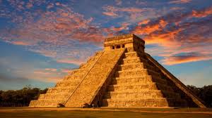 La belleza de Chichén Itzá sigue atrayendo a miles de turistas, especialmente durante el equinoccio, lo que ayudó a mantener altos niveles de ocupación hotelera en la región.