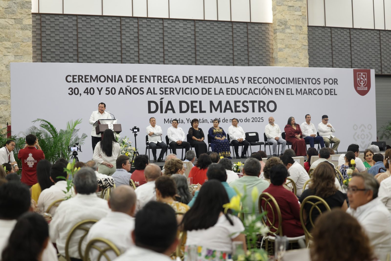 ¡Revolución educativa! Díaz Mena afirma que el magisterio transformará Yucatán