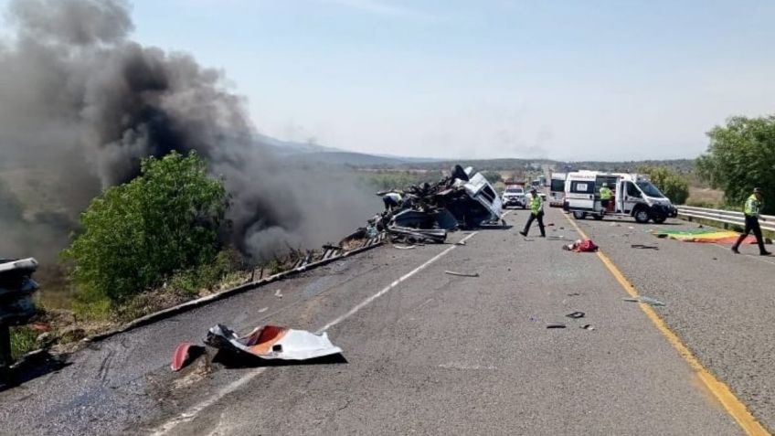 Fatal accidente en autopista Cuacnopalan-Oaxaca: al menos 20 muertos en trágico choque múltiple