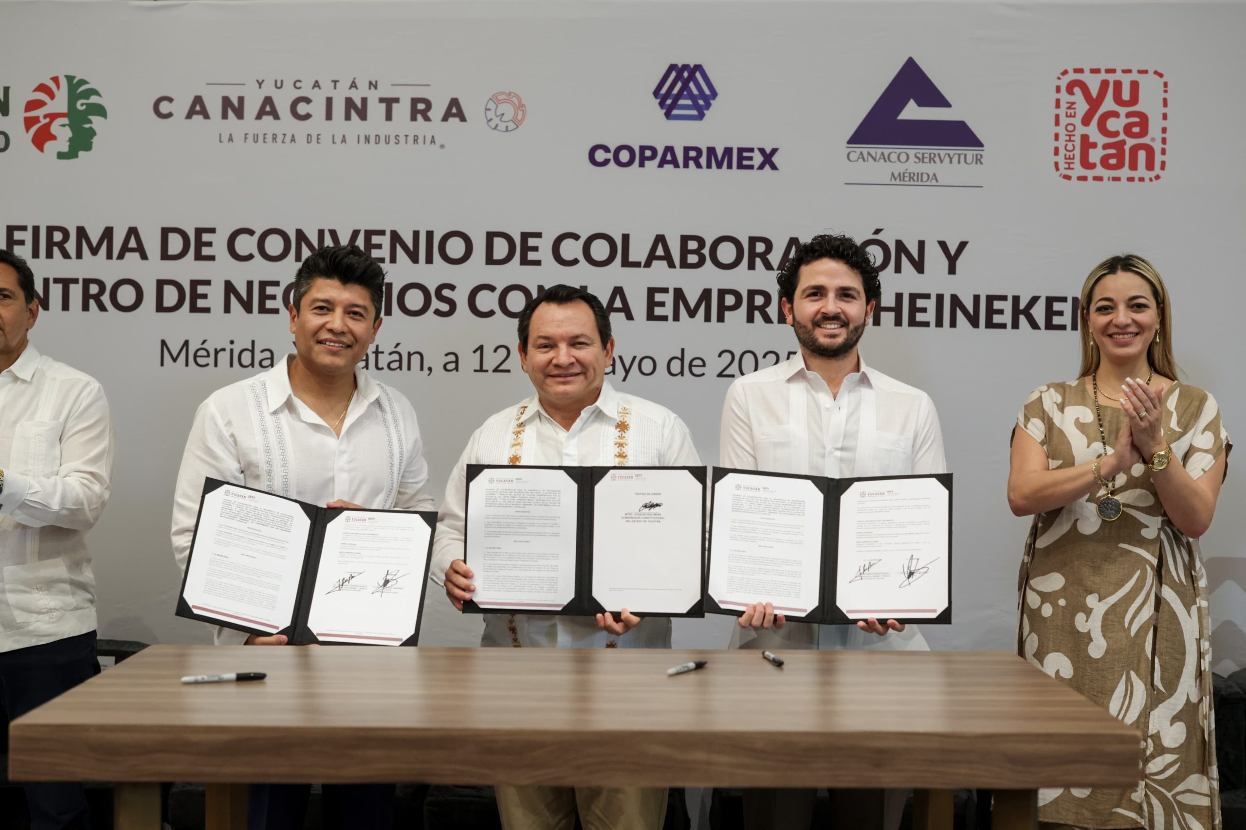 Firma del convenio de colaboración del Gobierno del Estado y la empresa ...