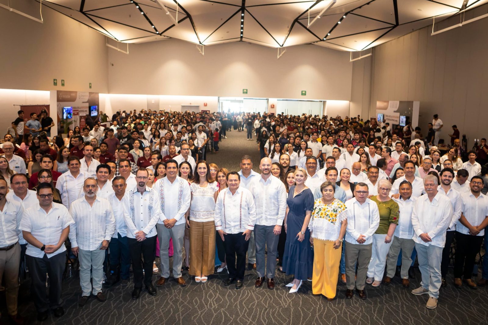Estudiantes Yucatecos cruzarán fronteras por la educación