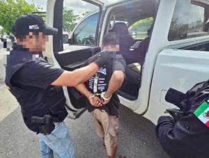 Jesús Humberto “N” y Víctor Alberto “N” fueron detenidos tras el cateo antidrogas en Kanasín, donde se incautaron cannabis y cristal.