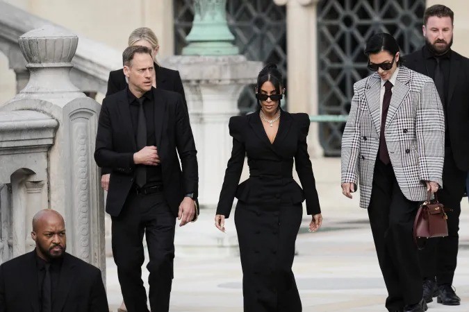 "Pensé que me iban a matar": Kim Kardashian testificó en el juicio sobre el robo que sufrió y rompe el silencio