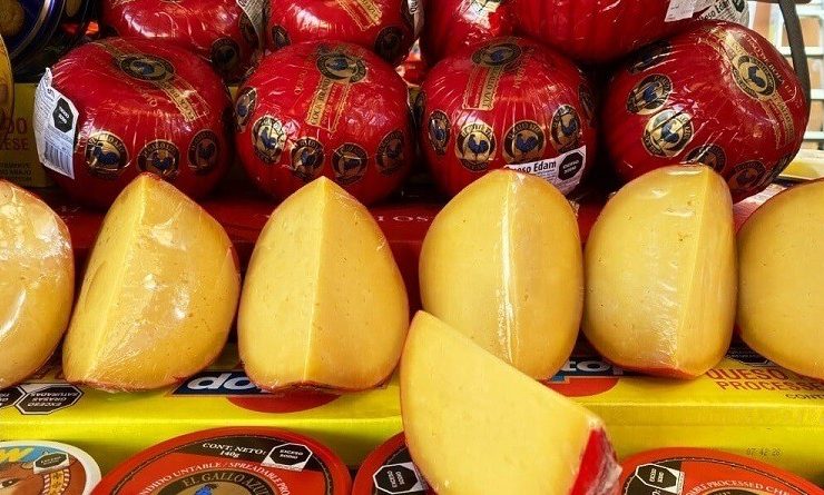 Porque es caro el Queso de bola: tradición, sabor... ¿y precio elevado?