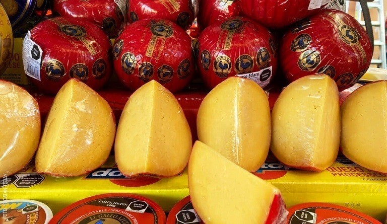 Porque es caro el Queso de bola: tradición, sabor... ¿y precio elevado?