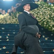 (Video) Rihanna aparece embarazada en la Met Gala espera a su tercer hijo