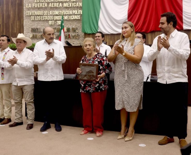  Más de 60 Años Formando Generaciones: Homenaje a Ana Rosa Villanueva Pérez en Yucatán