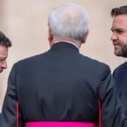 ¡Cara a Cara en Roma! Zelenski y el Vicepresidente de EE.UU se reúne en Roma