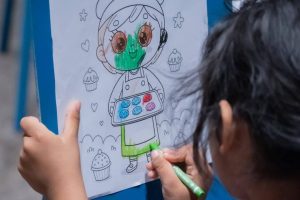 Momentos de diversión y aprendizaje: los pequeños exploraron el mundo de la ciencia en la actividad ‘Científicas y Científicos por un día’, despertando su curiosidad y asombro.