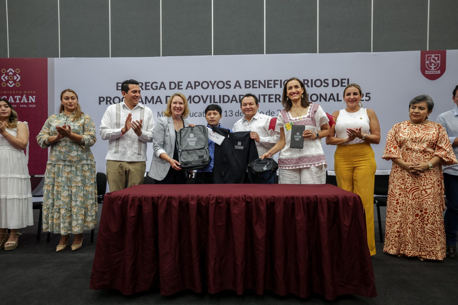 ¡Rumbo a Canadá! Cien estudiantes yucatecos cumplirán su sueño con beca internacional