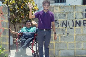 Entrega de sillas de ruedas y aparatos funcionales en Yucatán, una acción del DIF que transforma vidas y promueve la inclusión.