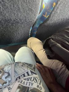 Marion Amenica relató en redes cómo fue violentada en autobús de Autoprogreso durante su trayecto a Mérida, generando indignación entre usuarios.