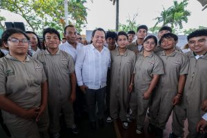 Estudiantes del Conalep Mérida II participan en prácticas dentro del nuevo laboratorio de climatización, impulsando su formación técnica y profesional.