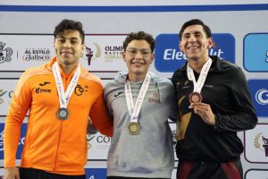 Atletas yucatecos celebran tras sumar medallas en la Olimpiada Nacional, donde Yucatán es cuarto lugar en la Olimpiada Nacional gracias a su destacada participación en tiro con arco, vela y natación.