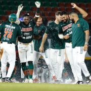 Michael De León define con walk-off el triunfo de los Leones de Yucatán