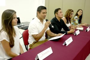 Profesionales de salud enseñan recetas nutritivas en el Nutrimóvil, fortaleciendo la Alimentación saludable con el Nutrimóvil en escuelas de Mérida.
