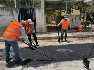 Cuadrillas del Incay trabajan en el sur de Mérida como parte del programa “Bacheo Bienestar”, mejorando la movilidad y seguridad vial.