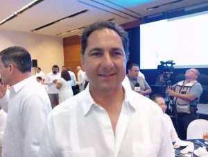 Emilio Blanco del Villar, presidente de Coparmex Mérida, advierte que los apagones generan pérdidas que impactarán al consumidor.