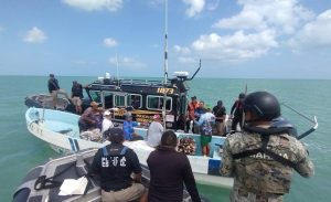 Equipo ilegal como compresores y tanques de aire fue decomisado en Celestún tras operativo donde frenaron pesca furtiva en Yucatán.