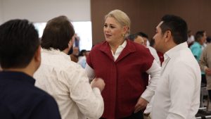 La senadora Verónica Camino Farjat destaca que los abogados refrendan compromiso con la justicia durante el evento conmemorativo del Día de la Abogacía en Yucatán.