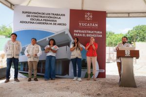 El Gobernador Joaquín Díaz Mena supervisa el inicio de la obra en la primaria de la Colonia Azcorra, que será reconstruida para brindar mejores espacios educativos y deportivos a la comunidad escolar.