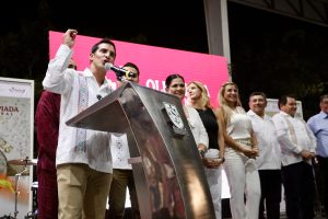Miles de atletas de todo el país celebraron que cerró con broche de oro la Olimpiada Nacional durante la ceremonia en el Gimnasio Polifuncional de Mérida.