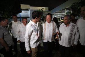 Rommel Pacheco y el gobernador Huacho Díaz Mena clausuraron la Olimpiada Nacional CONADE 2025 en una noche llena de emoción y orgullo deportivo.