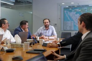 Autoridades estatales y federales analizan propuestas para modernizar el transporte público en Yucatán con una visión equitativa y sostenible.