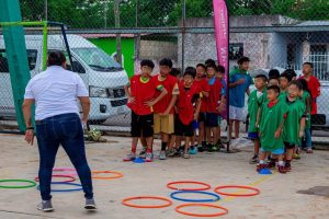 Familias yucatecas disfrutarán de actividades recreativas que fomentan la convivencia en espacios públicos durante la Feria Yóok’ol Kaab.
