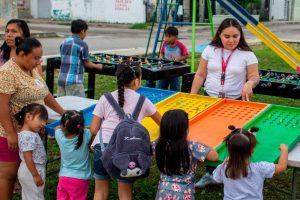 La Feria Yóok’ol Kaab promueve la convivencia para niñas y niños en espacios seguros y llenos de diversión.