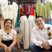 Fidelia Ek proyecta el bordado yucateco al mundo con el respaldo del Gobierno del Renacimiento Maya