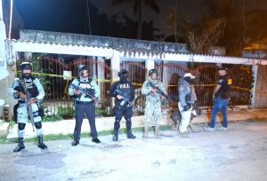 Autoridades incautaron más de 2.8 kilogramos de marihuana y 50 piezas de wax durante el importante cateo antidrogas en la García Ginerés.