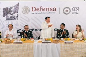 Autoridades civiles y militares durante la ceremonia donde Yucatán y Guardia Nacional reafirman su compromiso con la seguridad del estado.