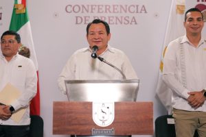 Díaz Mena expresó su respaldo al periodista Israel Cárdenas, destacando la importancia de proteger la libertad de expresión en Yucatán.