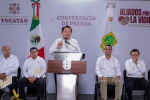 Autoridades educativas y líderes sindicales respaldaron el anuncio de los beneficios para el magisterio yucateco, destacando el diálogo con el Gobierno del Estado.