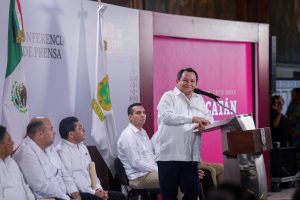 El gobernador Joaquín Díaz Mena durante su conferencia matutina, donde llamó a respetar el ejercicio periodístico y reafirmó su compromiso con la libertad de expresión.