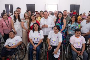 El Gobernador Joaquín Díaz Mena encabezó el arranque del programa “Jáalk’ab” en Izamal, transformando la vida de personas con discapacidad.