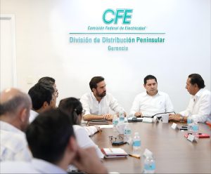 Representantes del Gobierno de Yucatán y la CFE durante el arranque de las mesas de trabajo en materia energética, buscando soluciones conjuntas al suministro eléctrico.