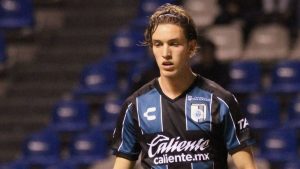 Desde su debut en el máximo circuito del fútbol mexicano, en Querétaro, demostró un gran talento en el mediocampo.