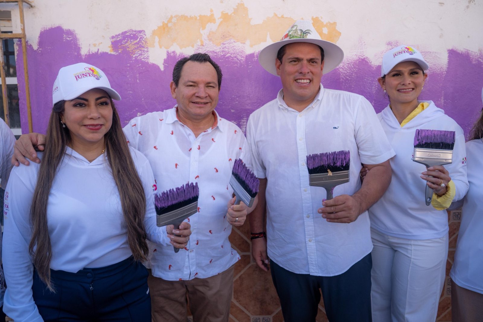 Arranca el programa "Pintemos Juntos" Pintan El Cuyo para atraer turistas