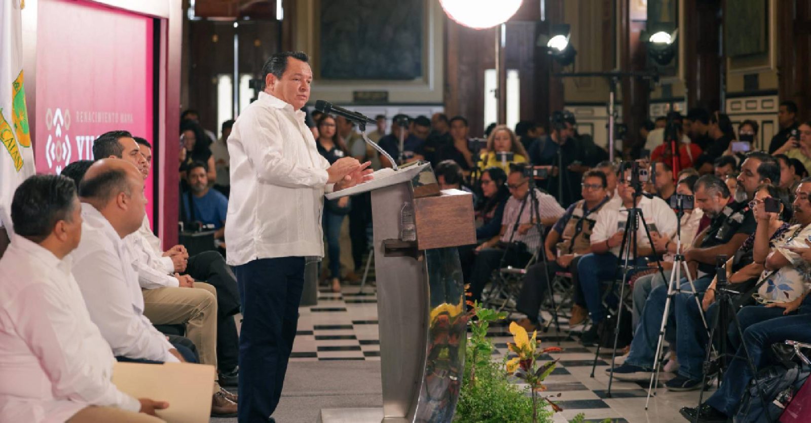 Postura firme del gobernador Díaz Mena llama a respetar el ejercicio periodístico
