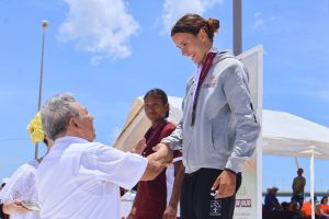 Isabella Rodríguez, recibe la medalla de oro en la disciplina de Remo, durante el segundo día, en la Olimpiada Nacional CONADE.