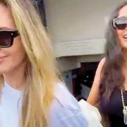 Salma Hayek y Angelina Jolie desayunan café lechero en un restaurante de la zona de Boca del Río