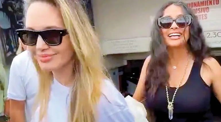 Salma Hayek y Angelina Jolie desayunan café lechero en un restaurante de la zona de Boca del Río